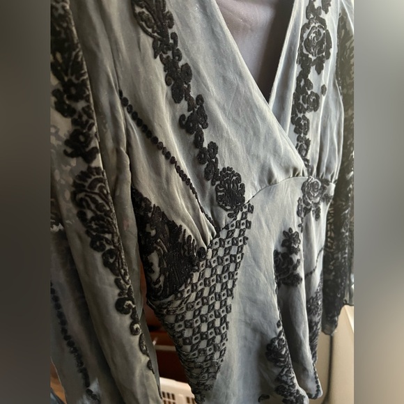 Silk Blend Top New York City Design Co Shirt Black Sheer sleeves velvet design S - Picture 10 of 10